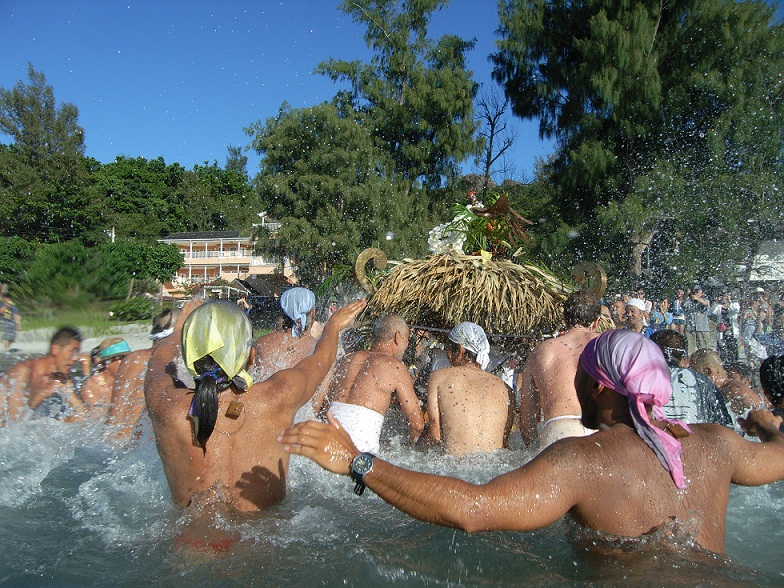 omikoshi  海へ.jpg